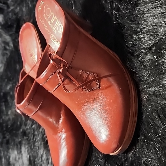 Connie Women's Red Heeled Mules. Lightly Used. Size 8M. - Picture 4 of 8